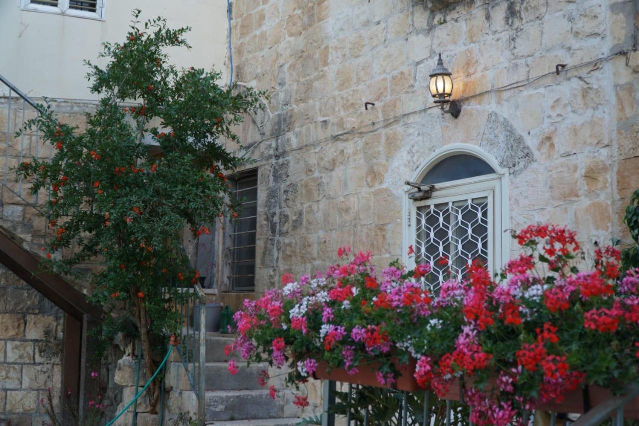 Mi'Ilya Chocolate House Guest House Exterior photo